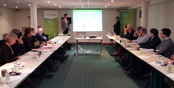 Clément Prouvost et Frédéric Ichard présentant les conditions d'acquisitions d'une centrale solaire