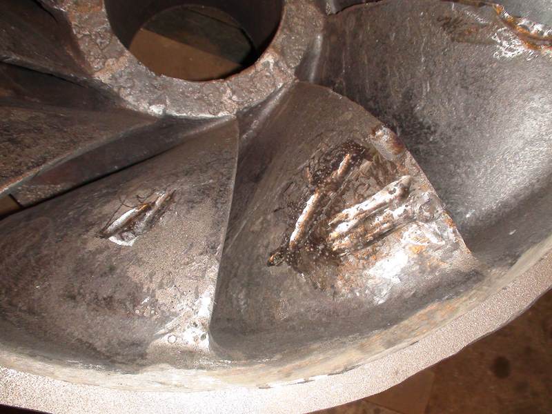 extrados abîmée d une roue de turbine francis