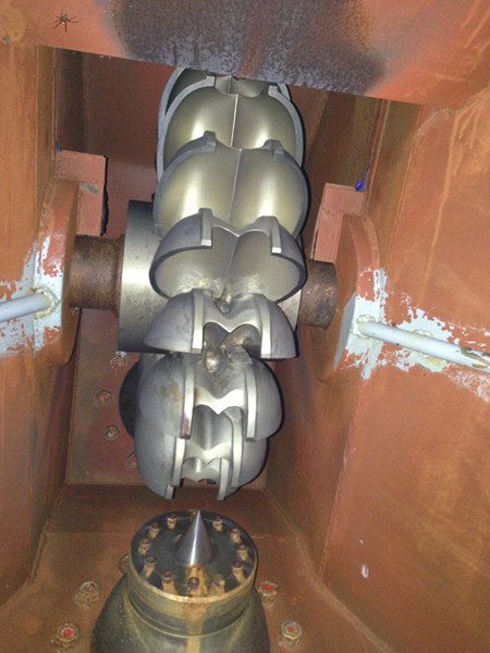roue d une turbine Pelton et son injecteur
